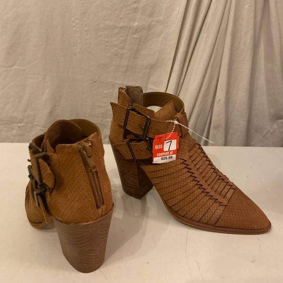 Giani Bini tan suede ankle booties with zip up heels various sizes all NWT - Picture 4 of 8